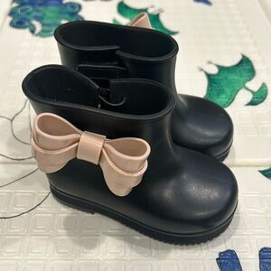 Mini Melissa bow rain boots size 6/7